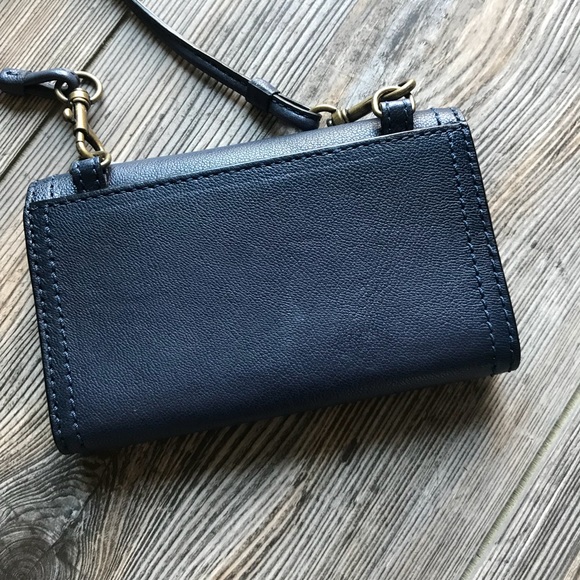 ❤️SOLD❤️FRYE: Lily Phone Crossbody - Picture 3 of 7